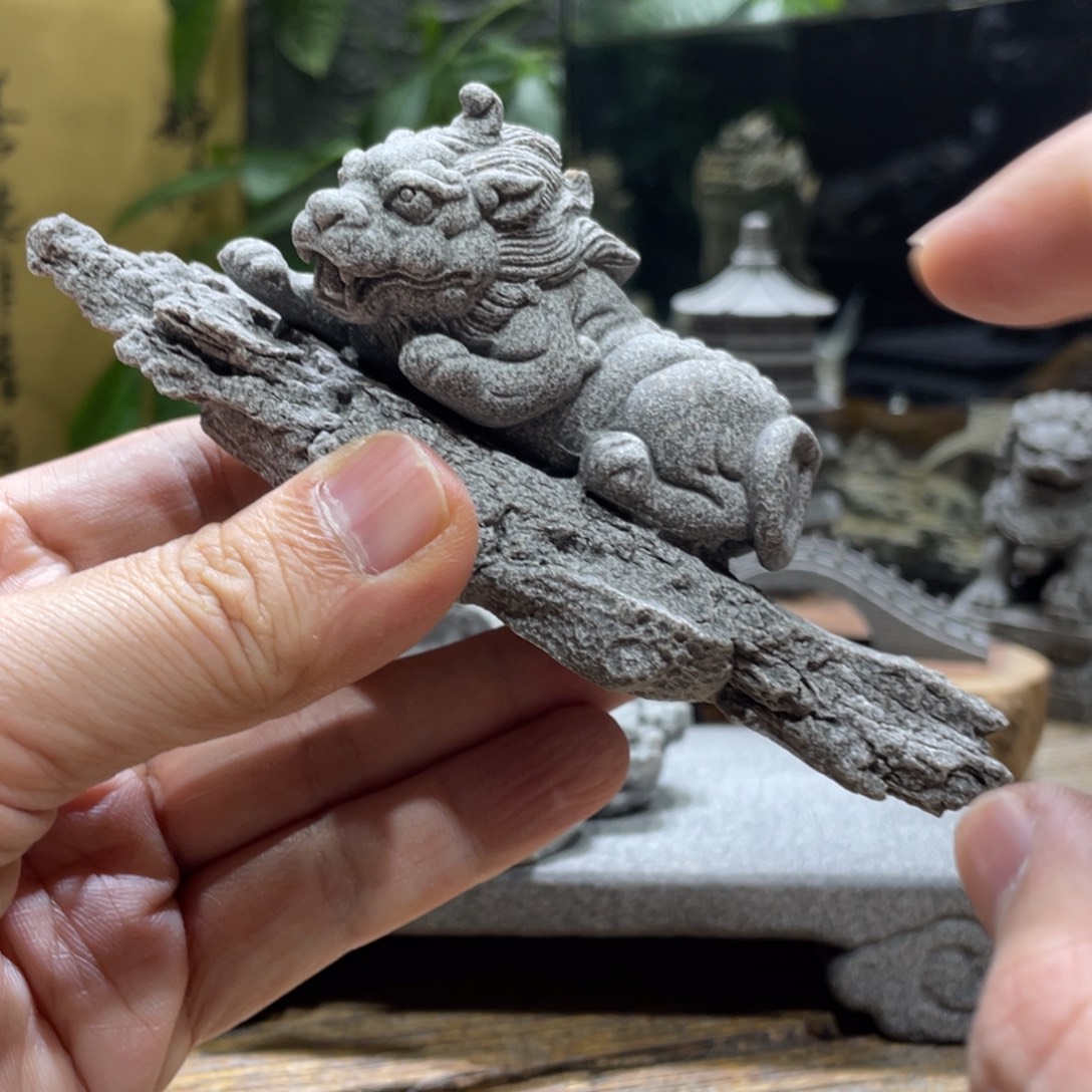 石材树根貔貅一个
