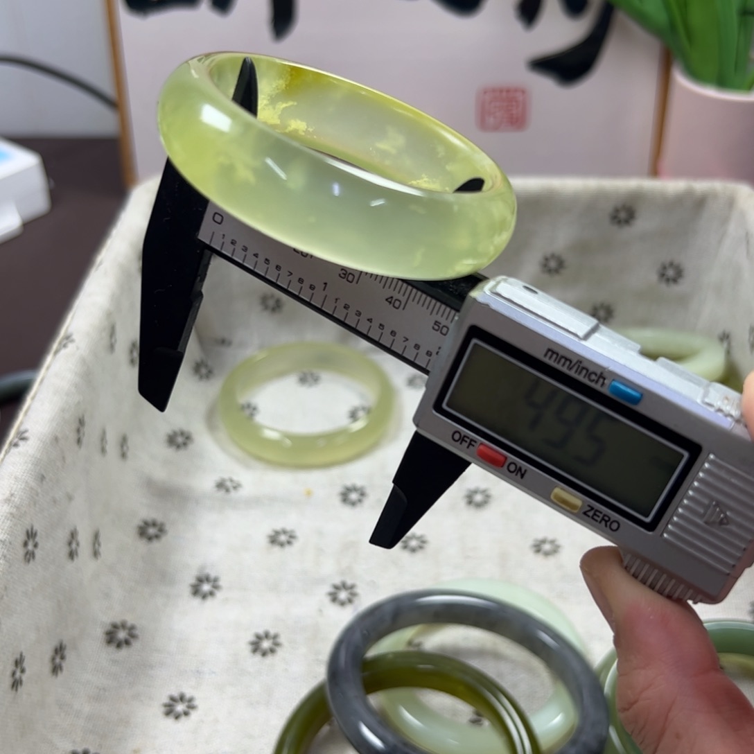 蛇纹石玉手镯未镶嵌241