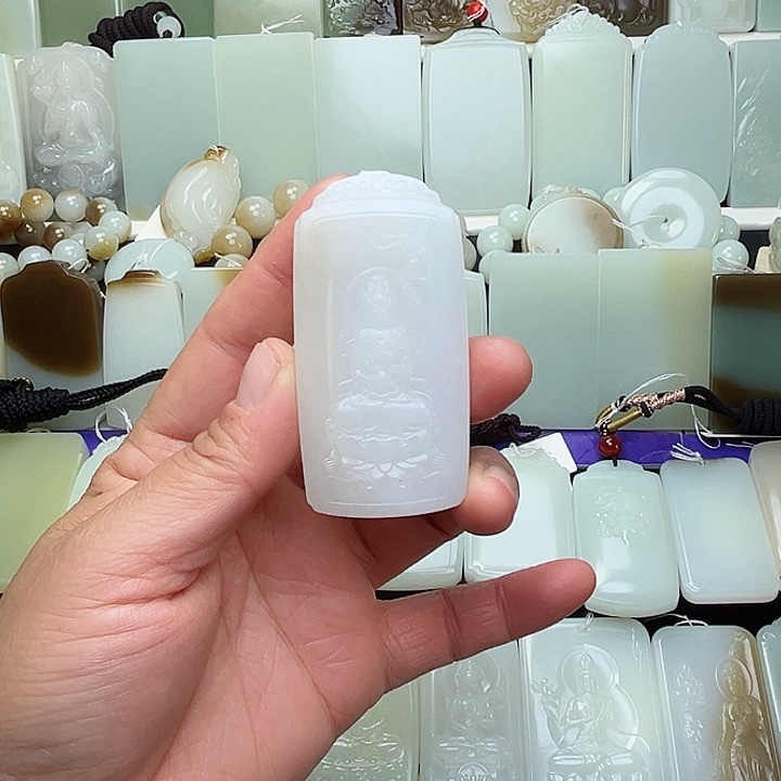 颈饰未镶嵌和田玉