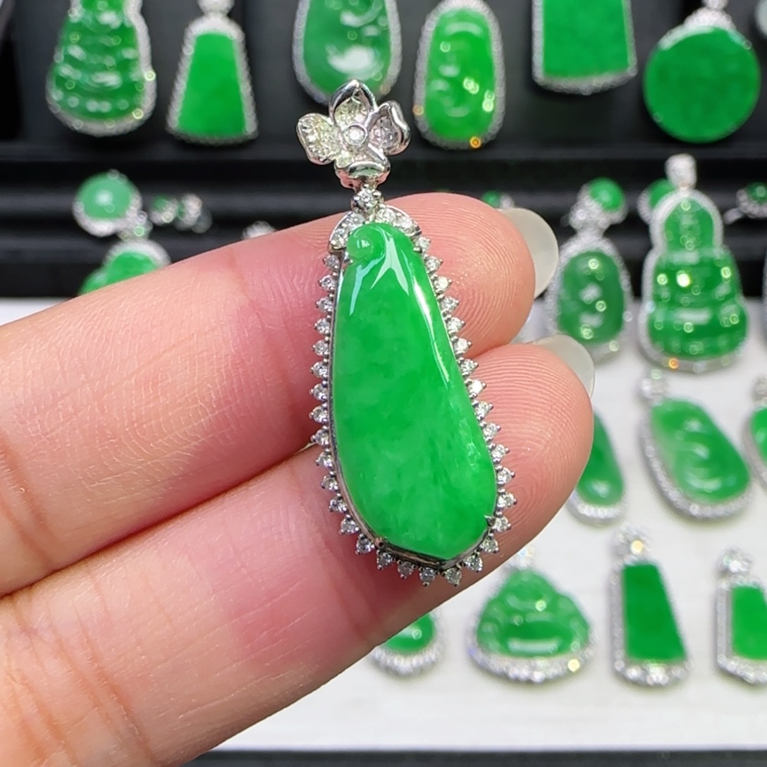 翡翠18K金镶嵌颈饰吊坠