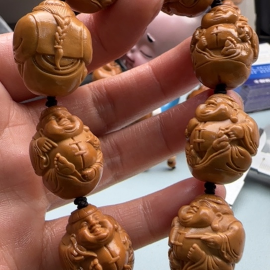 橄榄核手串雕刻工艺