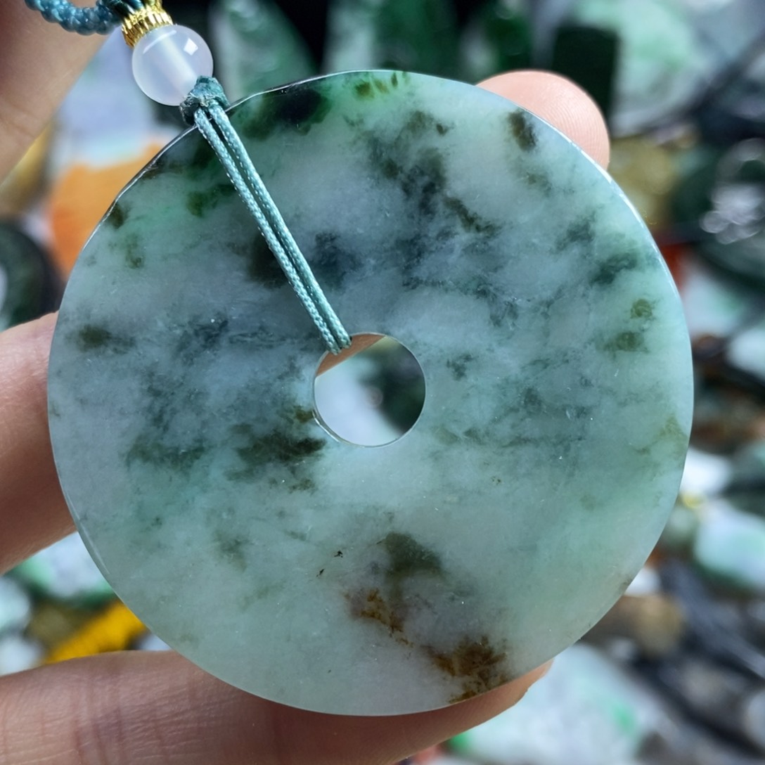翡翠颈饰未镶嵌吊坠