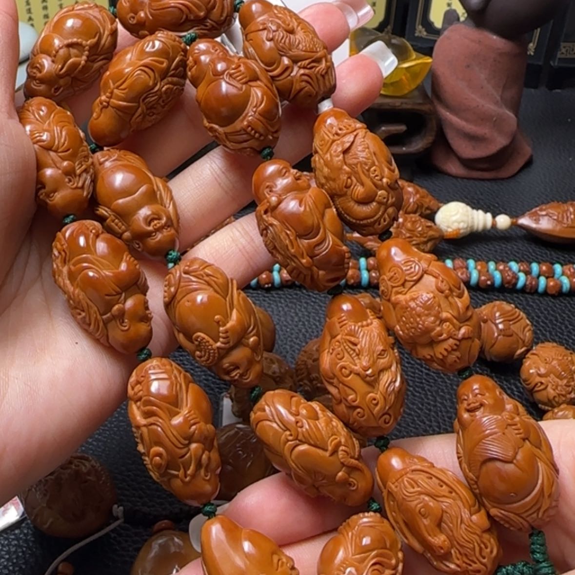 【闪购商品】橄榄核吊坠瑞兽十八弥勒