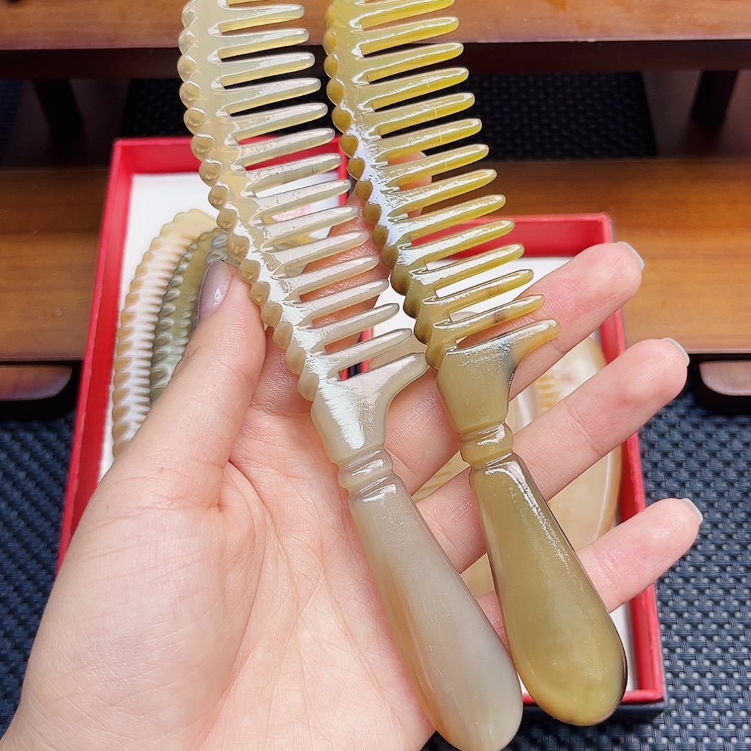 手工制作纯牛角梳子