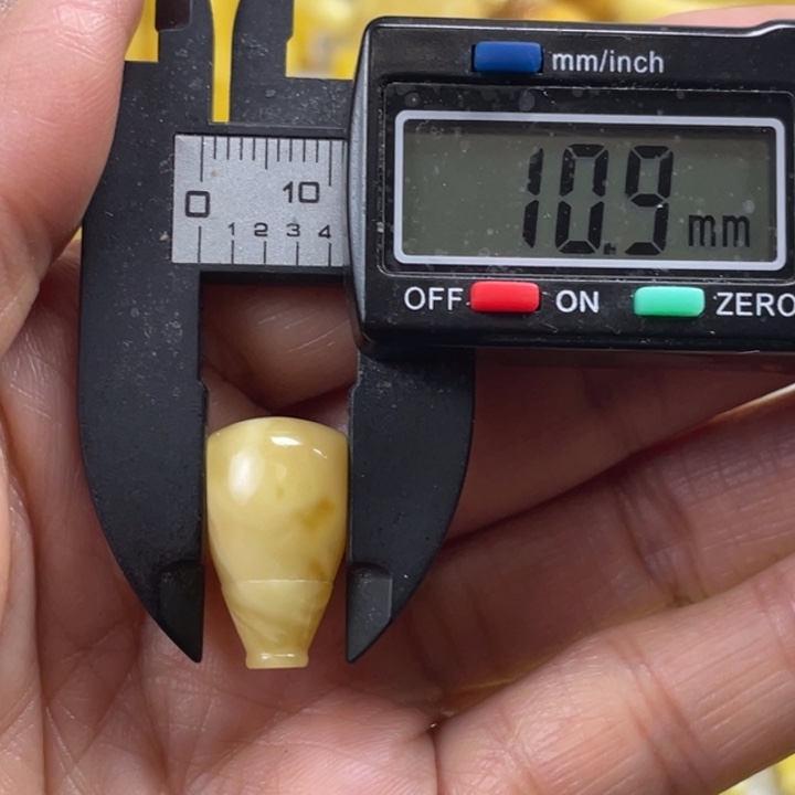 墨***俞蜜蜡未镶嵌裸石9杂