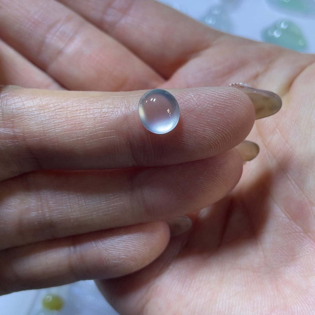 翡翠颈饰未镶嵌蛋面