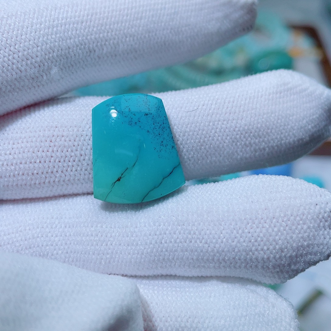 品***梦绿松石未镶嵌珠宝奇石