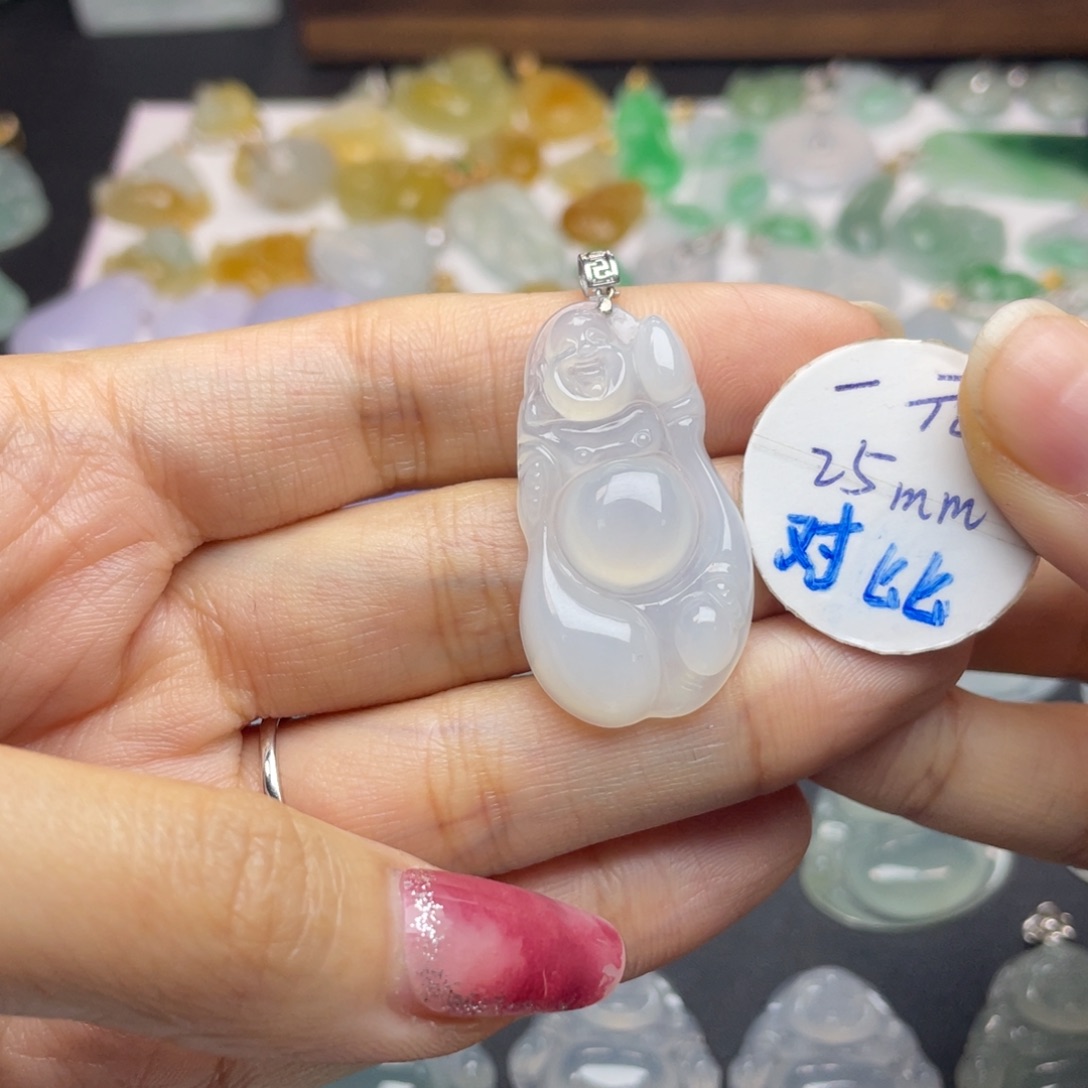 翡翠未镶嵌颈饰布袋佛