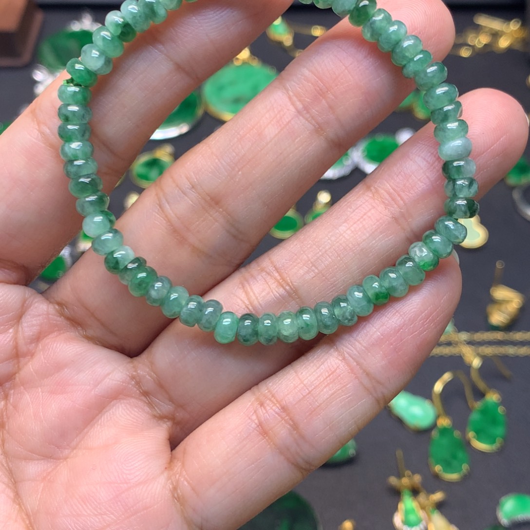 海***燕翡翠未镶嵌颈饰有纹