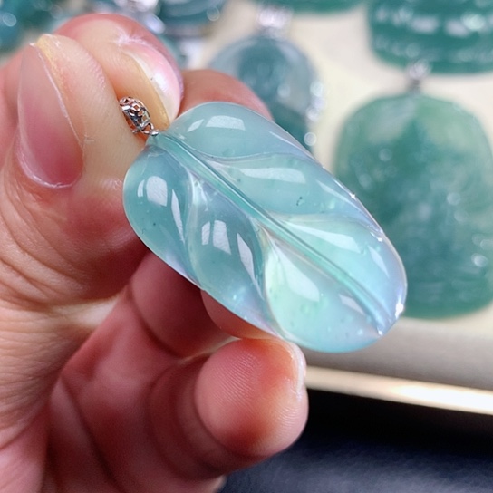 【闪购商品】翡翠颈饰未镶嵌天然翡翠