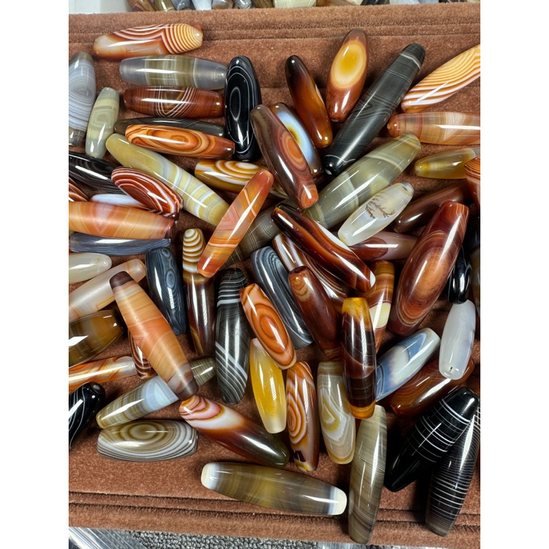 天然缠丝玛瑙带眼珠子，凤眼佛眼圆眼，拍下备注颜色，店主精挑发货