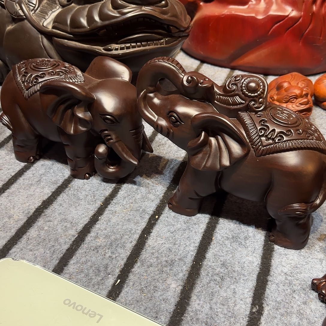 齐***咪木28公分黑檀木大象