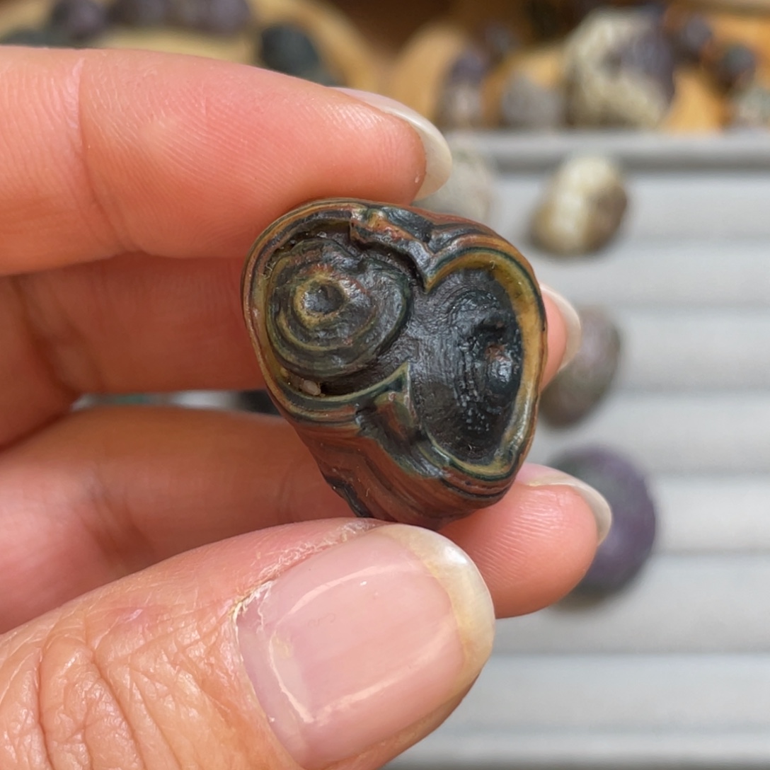 大理石非金属地表眼睛石挂坠