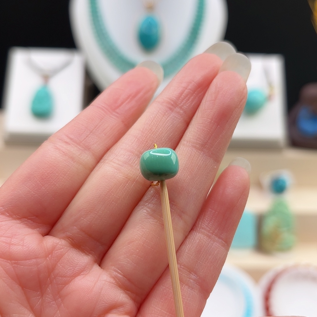 绿松石配饰未镶嵌江**画