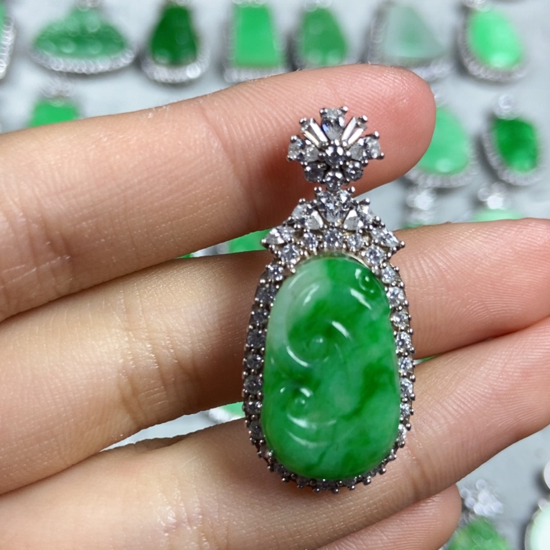 颈饰未镶嵌翡翠如意