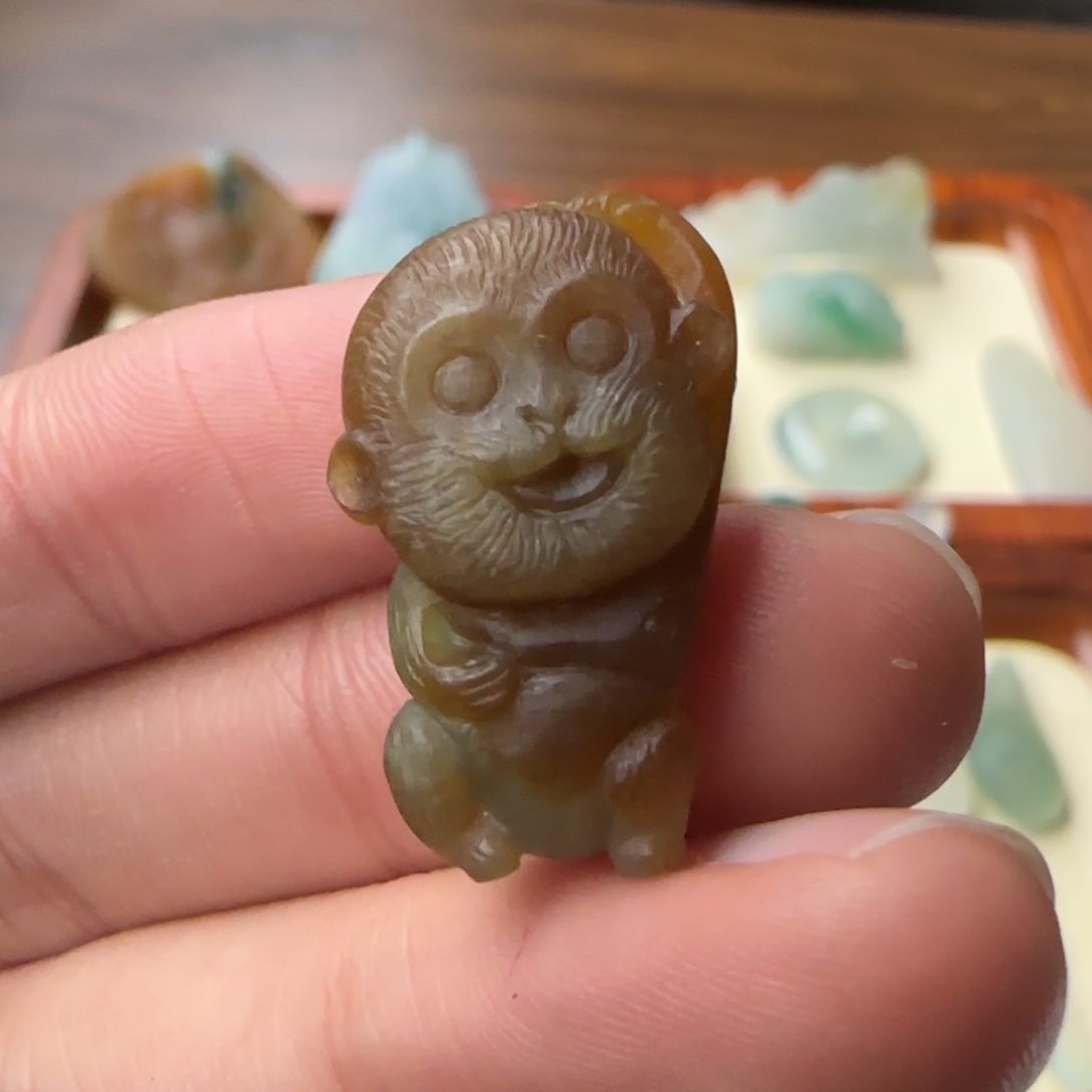 定制翡翠未镶嵌小猴子
