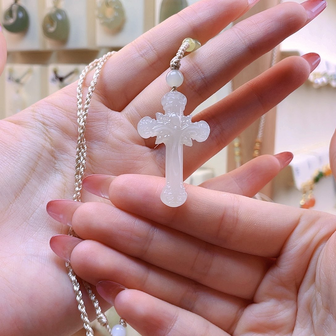 和田玉未镶嵌吊坠(赠链)