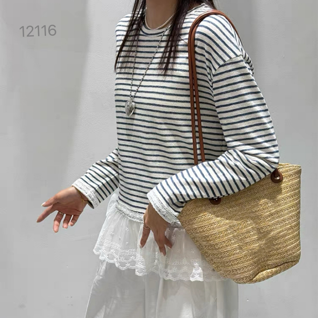 12116（部分无水洗唛，介意慎拍）WANGDAN新款条纹下摆拼接蕾丝毛衣