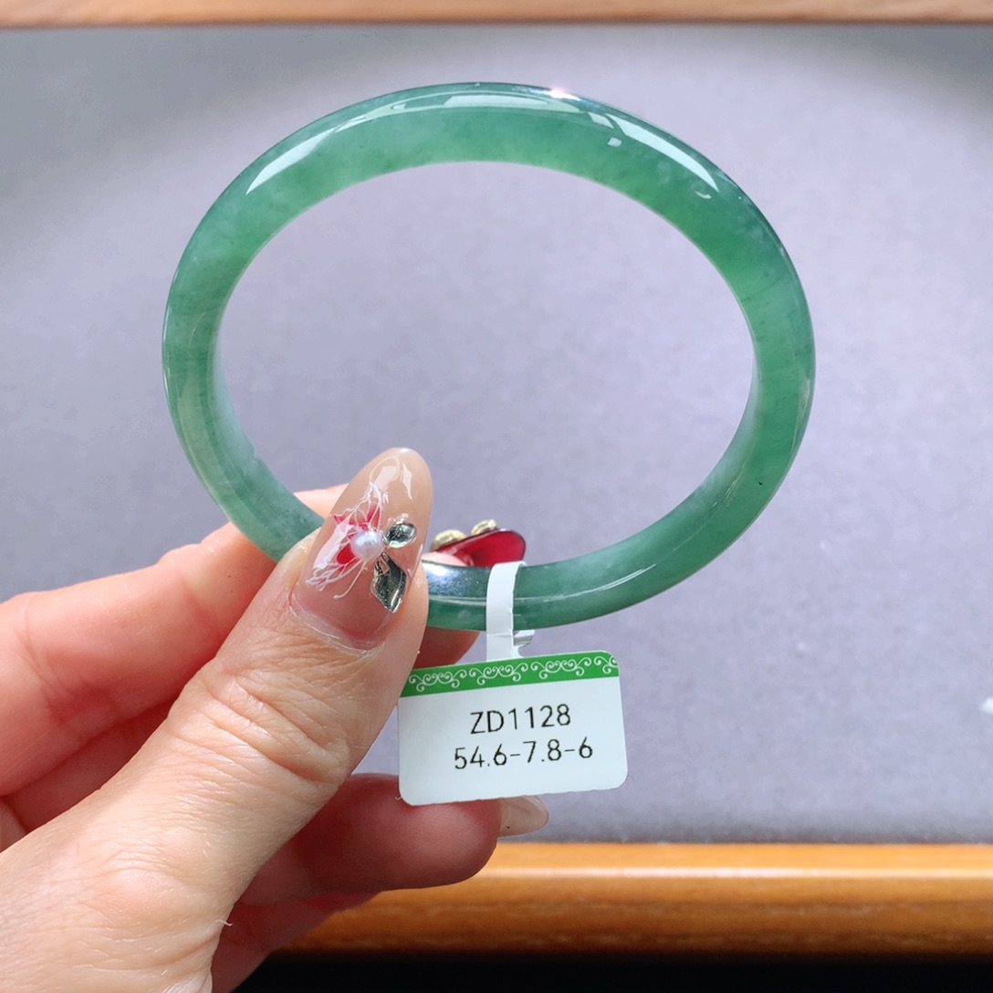 翡翠手镯未镶嵌天然翡翠手镯