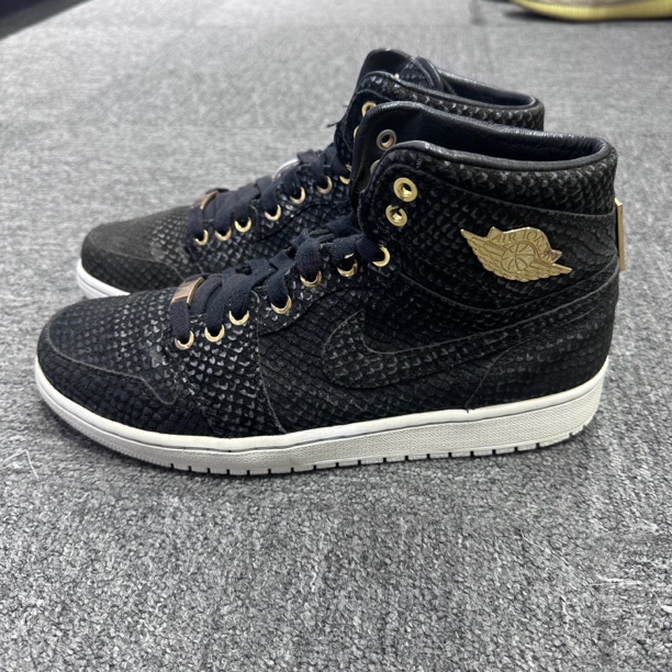 95新 AIR JORDAN 44.5码 aj1 蛇纹黑金 