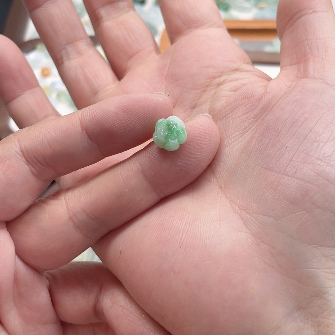 事***意翡翠未镶嵌颈饰莲花