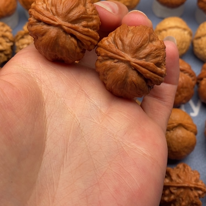 文玩核桃把件盘龙石