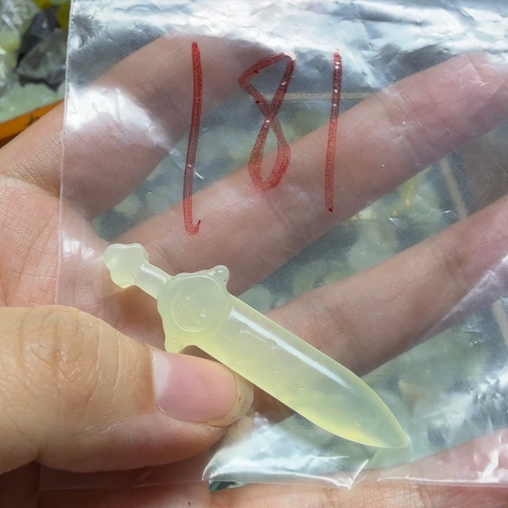 透闪石-蛇纹石玉吊坠未镶嵌