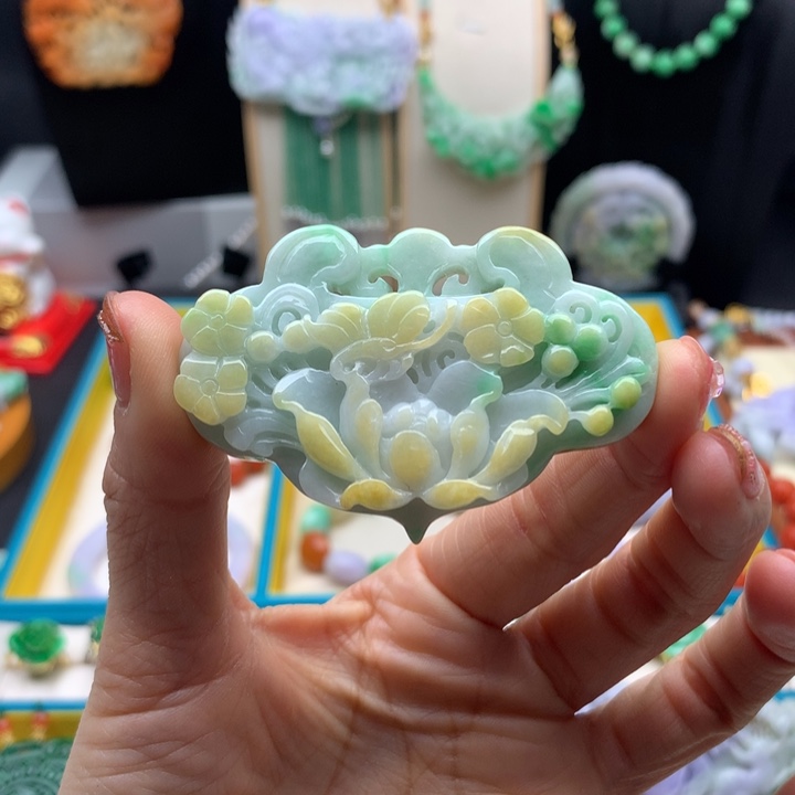 翡翠颈饰未镶嵌翡翠如意