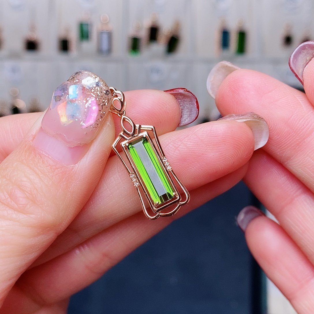 碧玺吊坠碧玺18K金镶嵌一**光