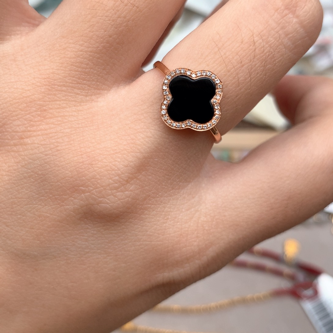 18K金镶嵌挂件翡翠