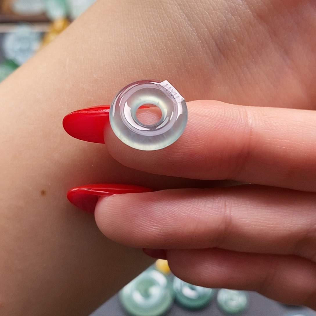 翡翠未镶嵌颈饰甜甜圈