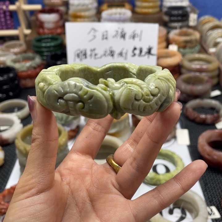 石英质玉手镯未镶嵌