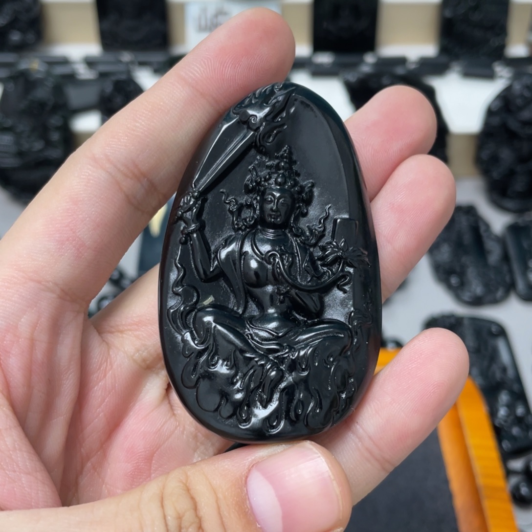 清***。蛇纹石玉未镶嵌吊坠