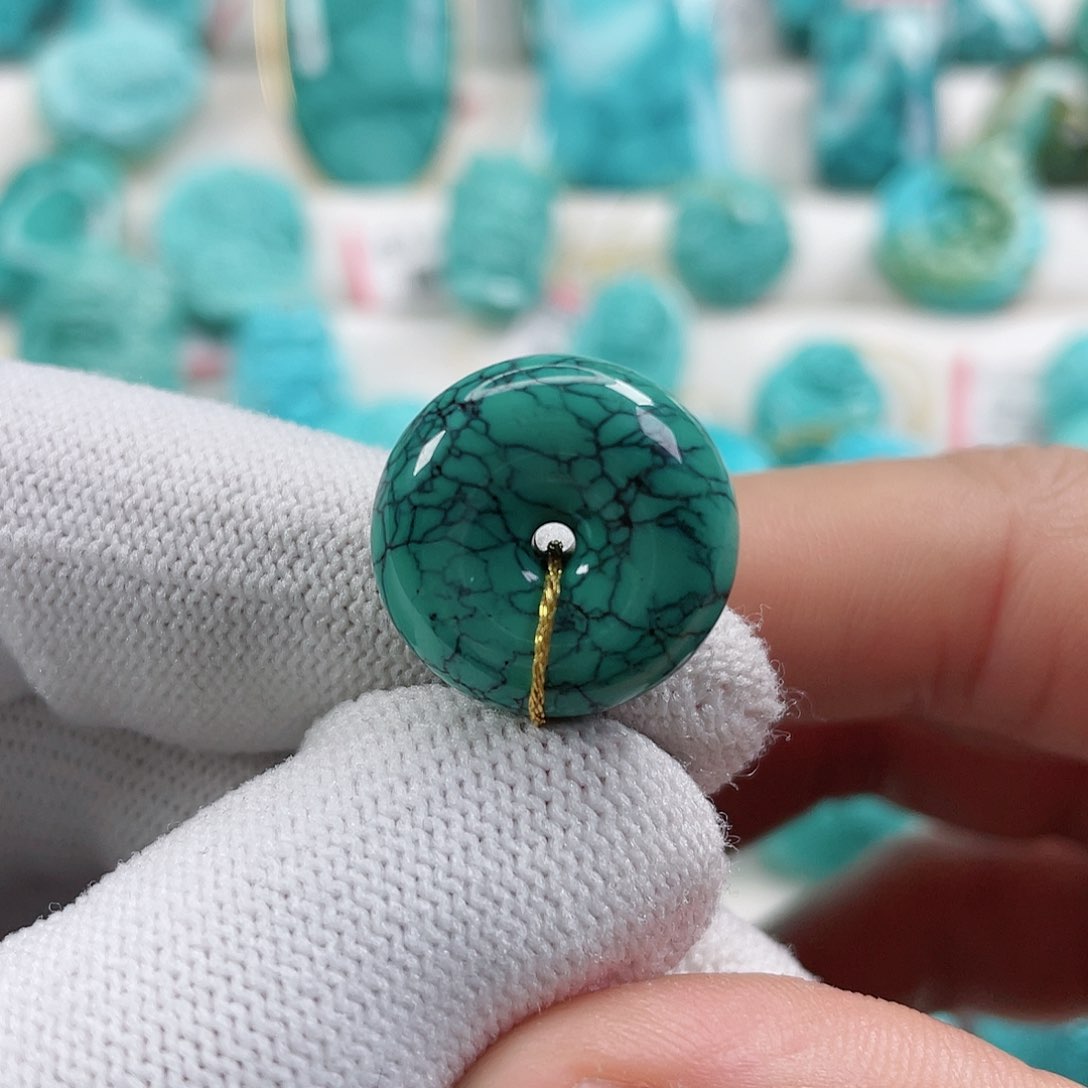 绿松石颈饰未镶嵌