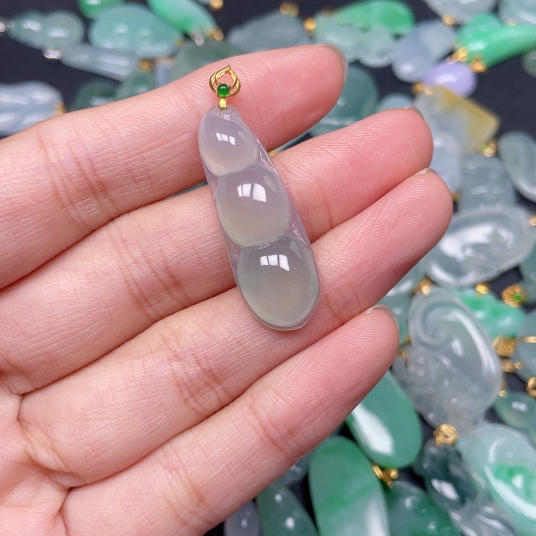 翡翠颈饰18K金镶嵌豆子