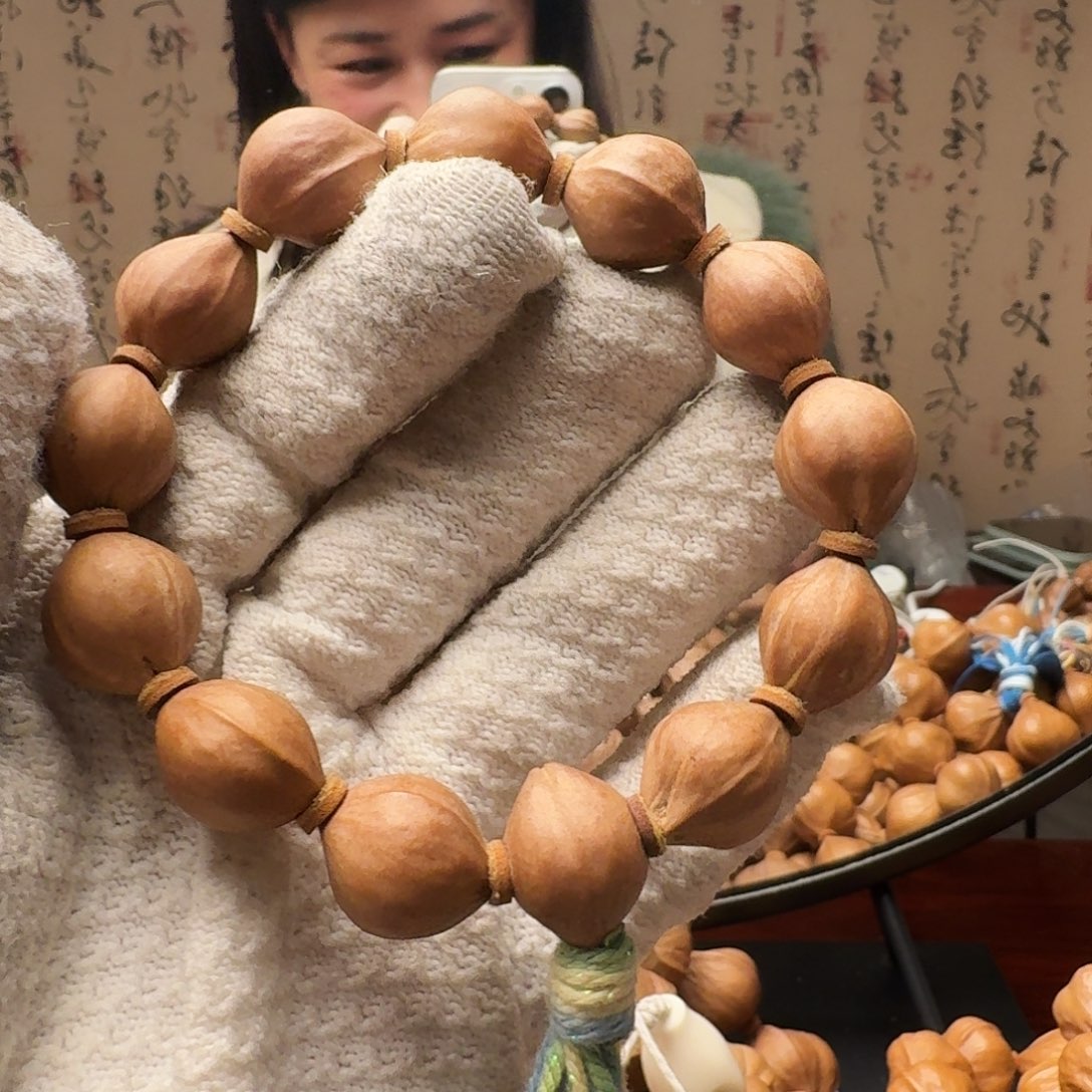 橄榄核把件鲨鱼呗