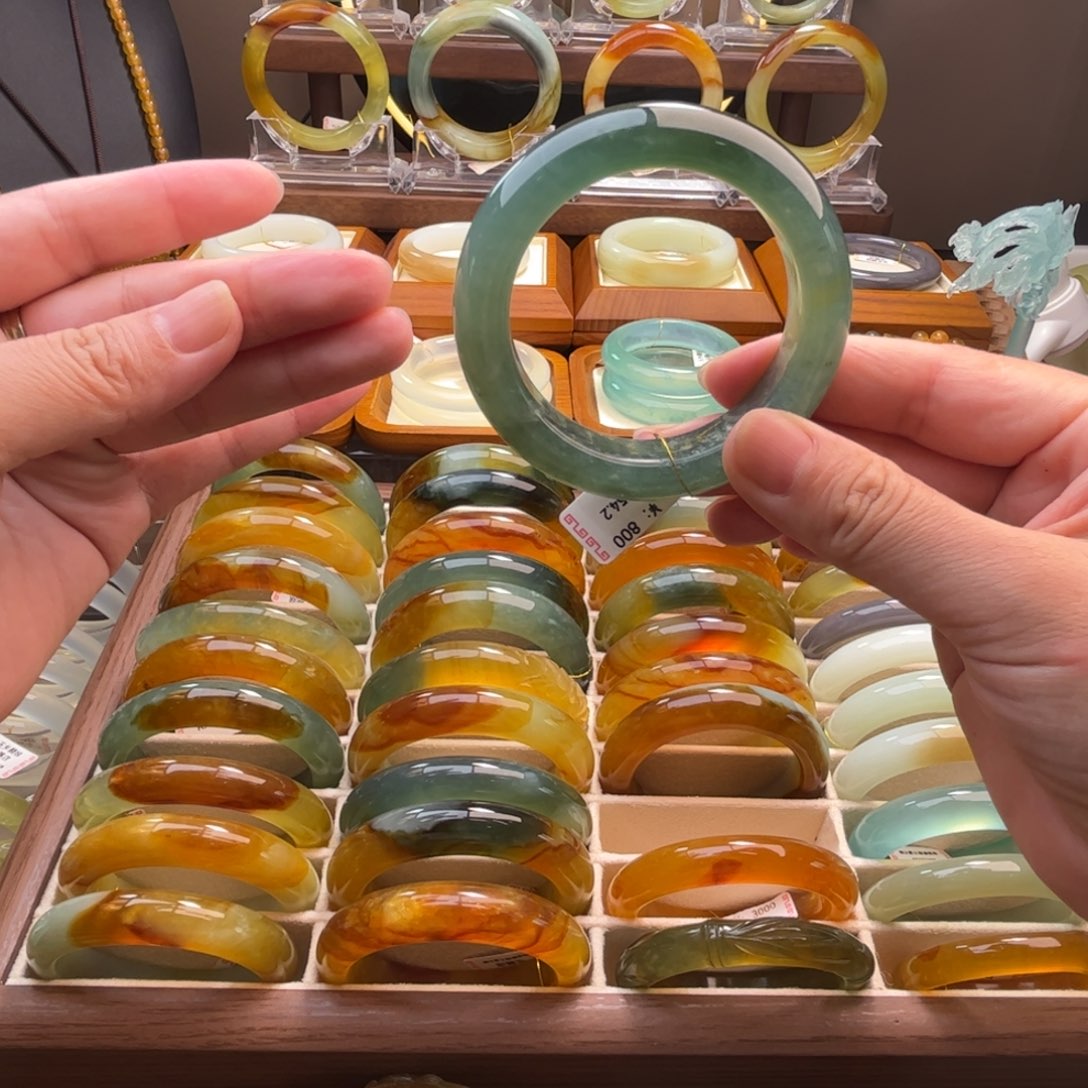 蛇纹石玉未镶嵌手镯54