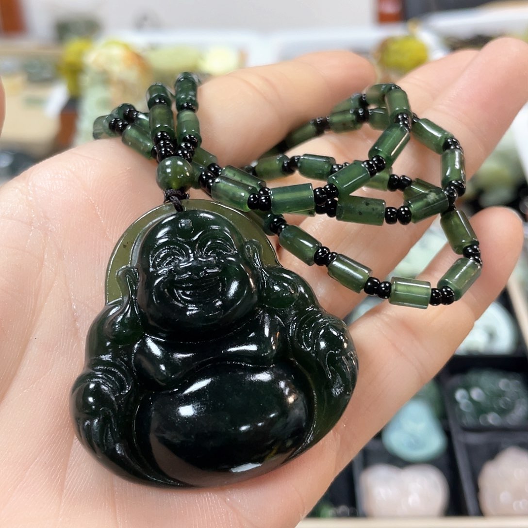 蛇纹石玉颈饰合金