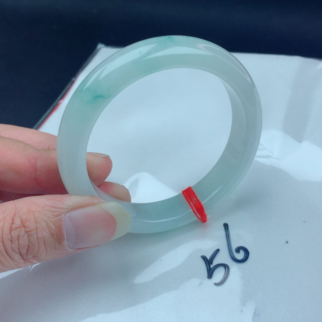 翡翠手镯未镶嵌翡翠手镯