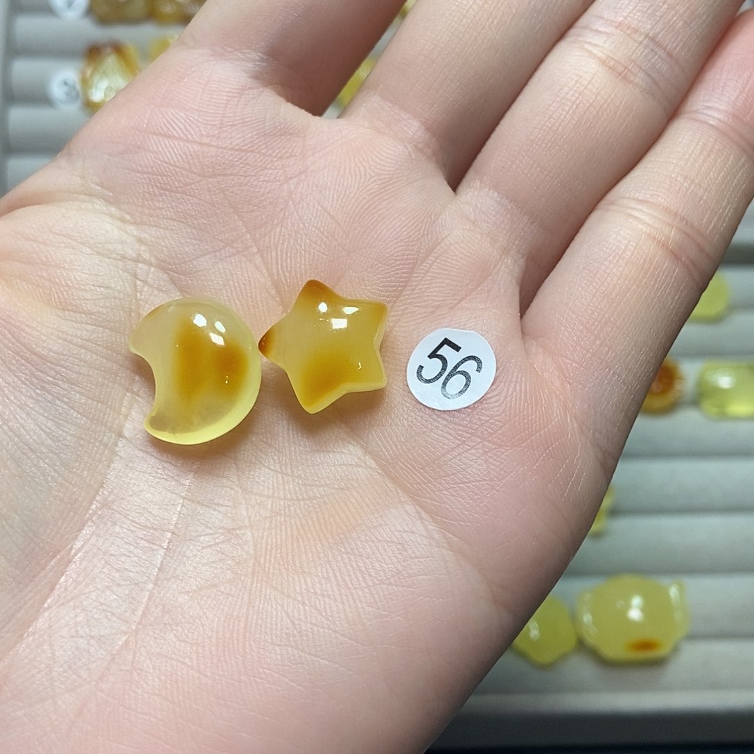 琥珀裸石未镶嵌，