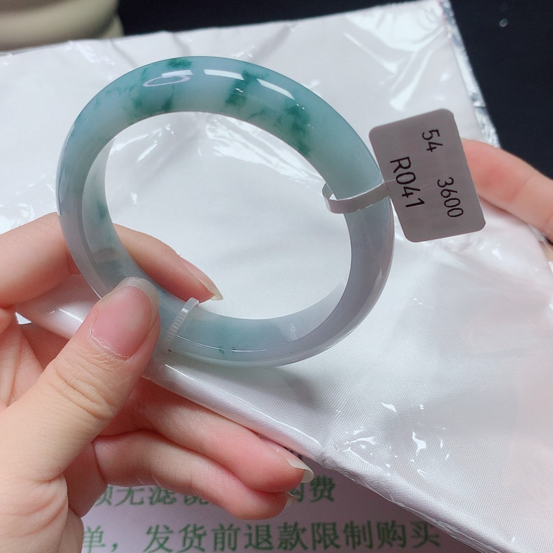 翡翠手镯未镶嵌翡翠手镯