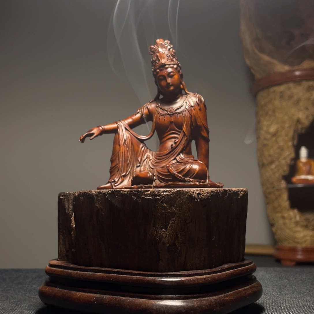 木质酸枝底座工艺品和黄杨木观音