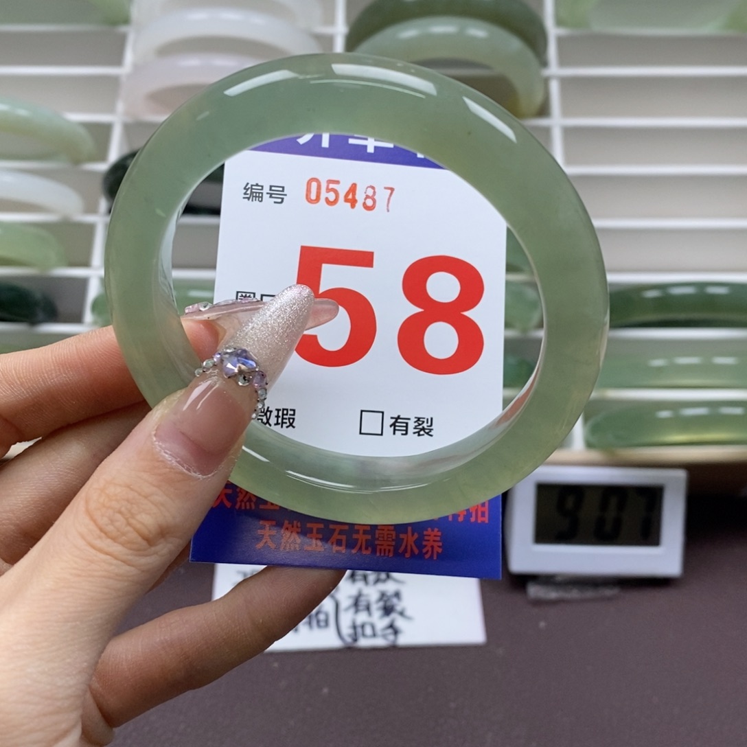 蛇纹石玉手镯未镶嵌