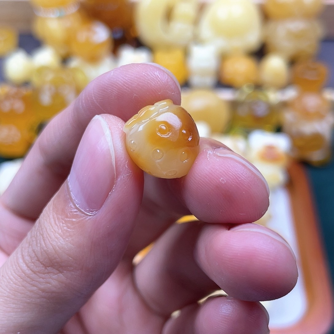 琥珀裸石未镶嵌蜜蜡