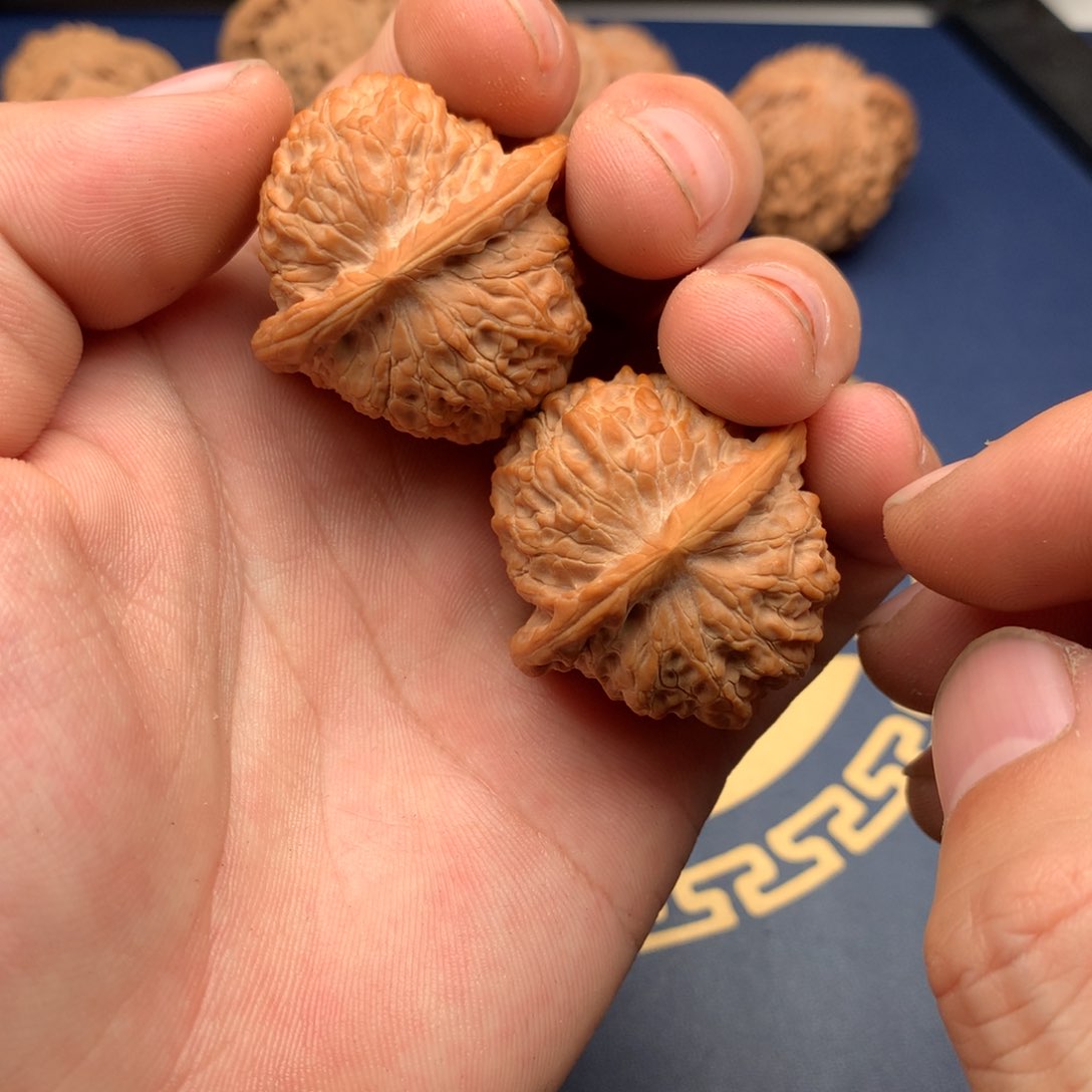 文玩核桃把件血麒麟