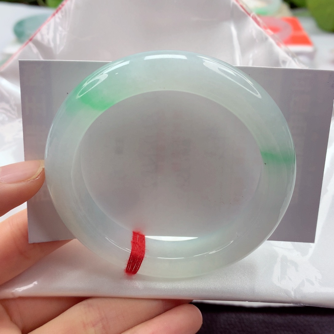 翡翠手镯未镶嵌 54.7 飘阳绿，种水一致