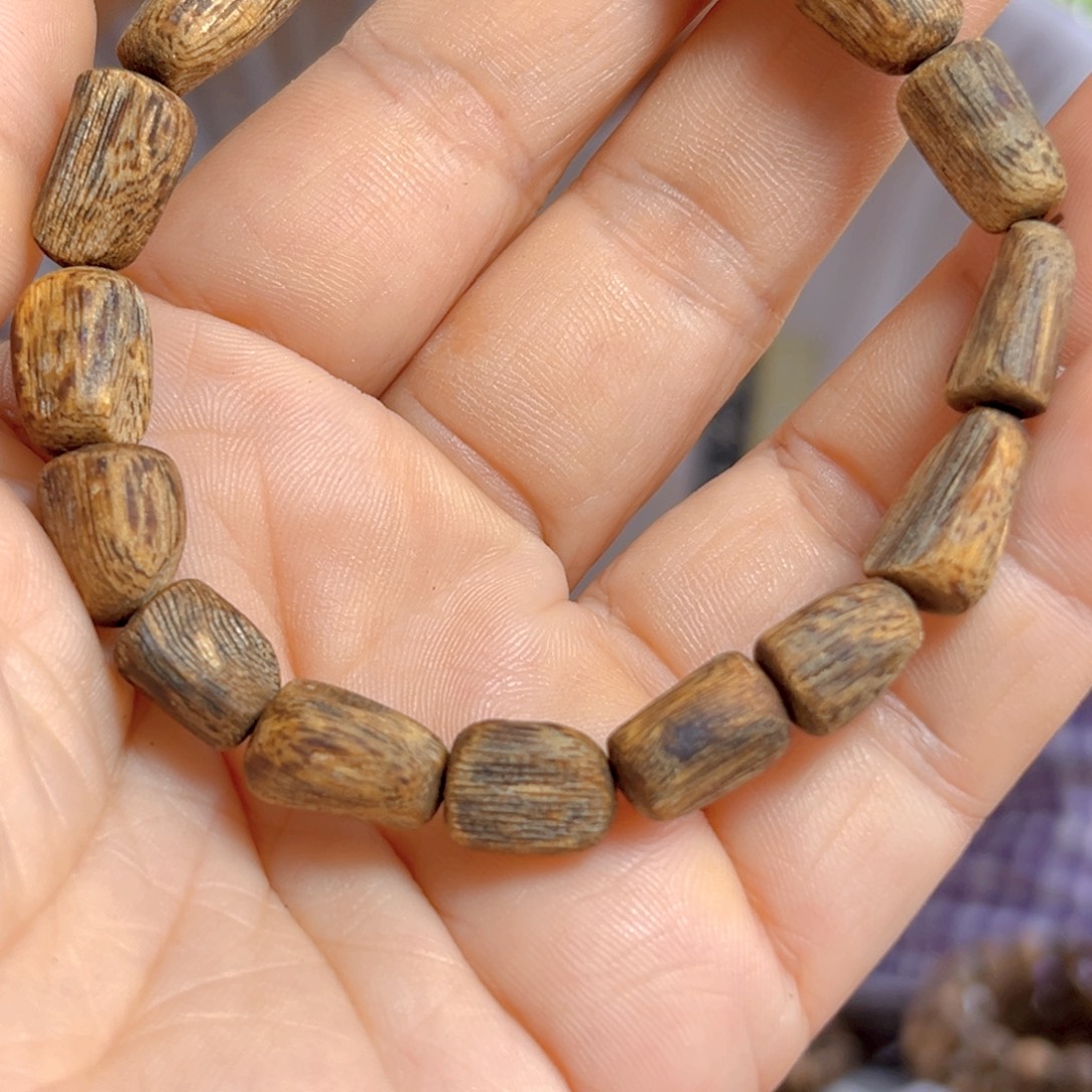 沉香碎屑沉香0.8随形单圈8克