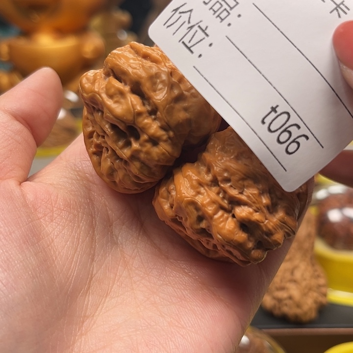 Y***/桃核吊坠娃娃哇哇