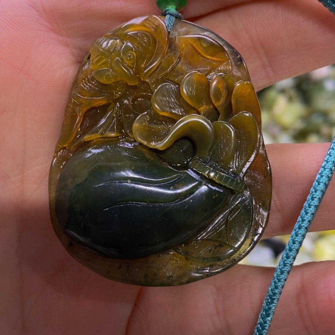 蛇纹石玉吊坠未镶嵌