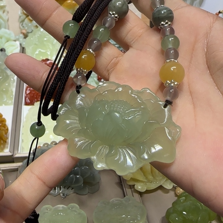 蛇纹石玉吊坠未镶嵌